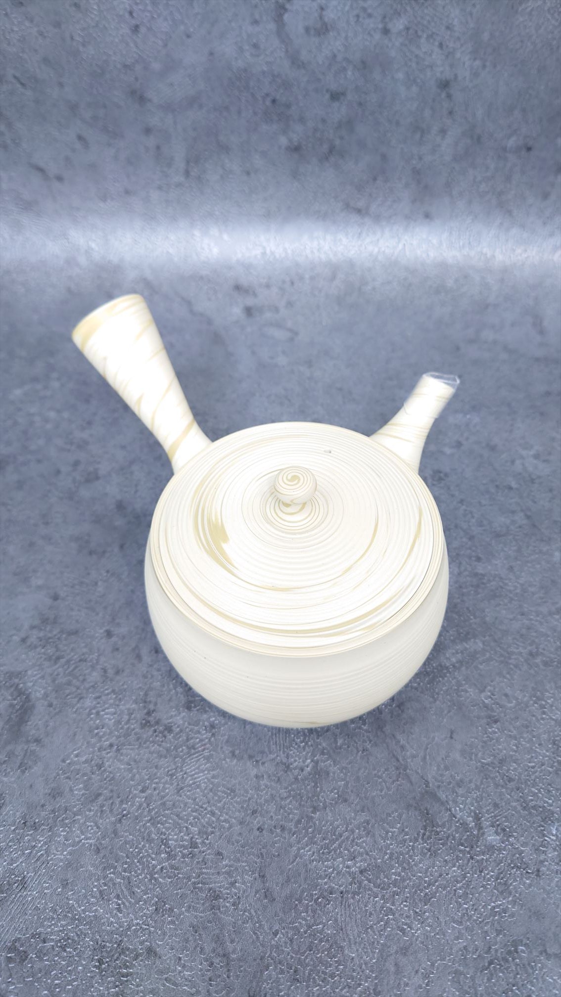 Teapot | Tokoname ware Pottery  | White and yellow kneaded round shape teapot | 240cc