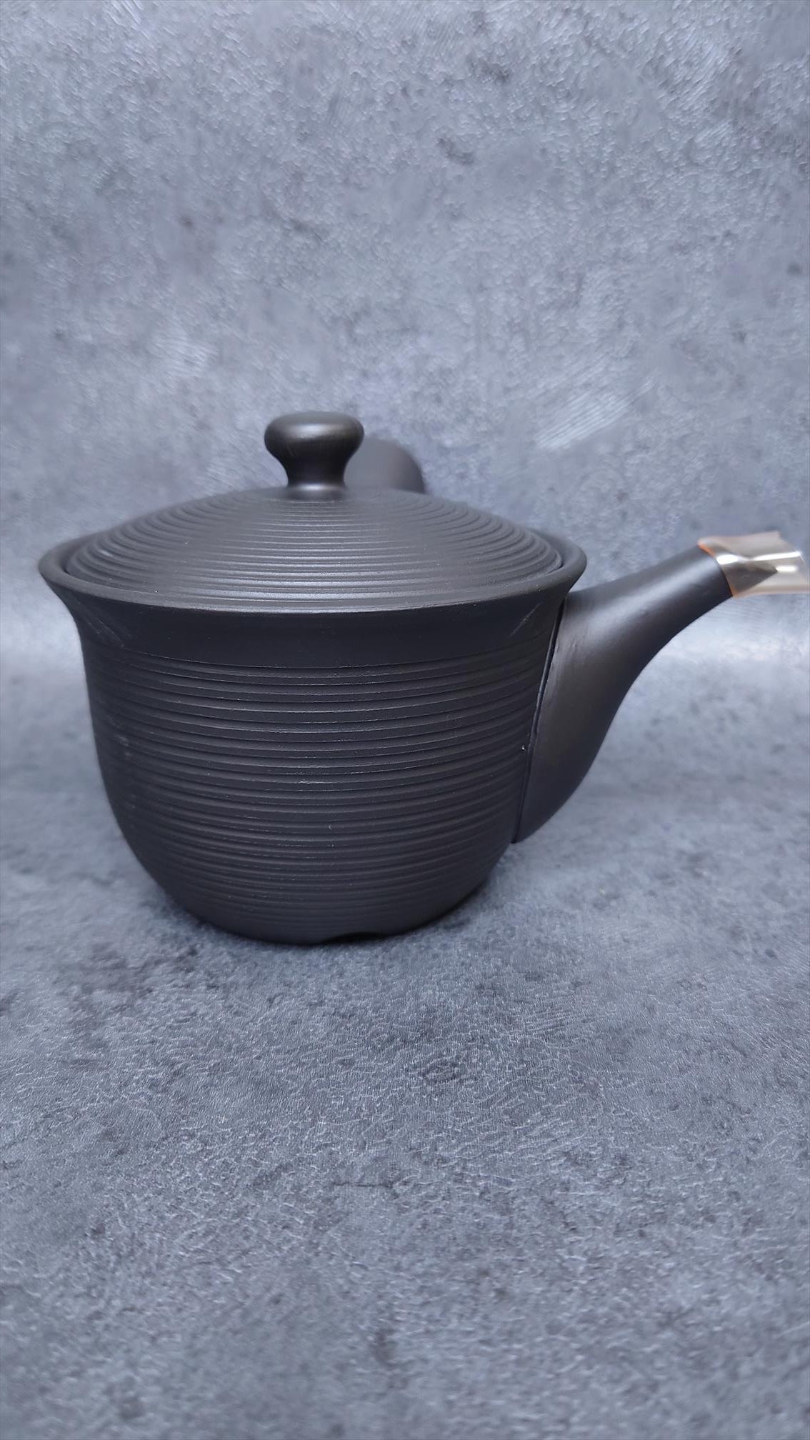 Teapot | Tokoname ware pottery | Black lily type tiered teapot | 330cc