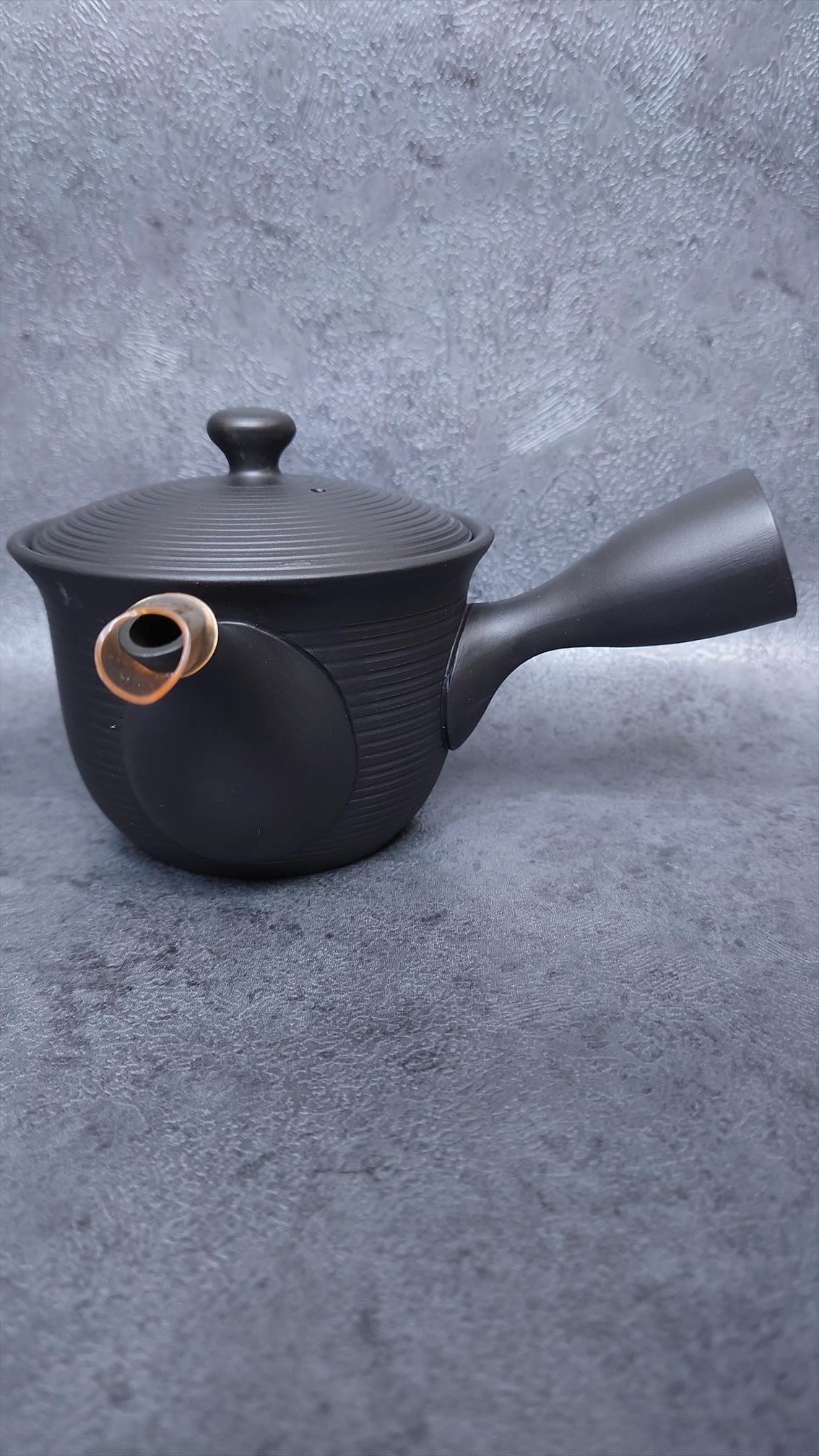 Teapot | Tokoname ware pottery | Black lily type tiered teapot | 330cc
