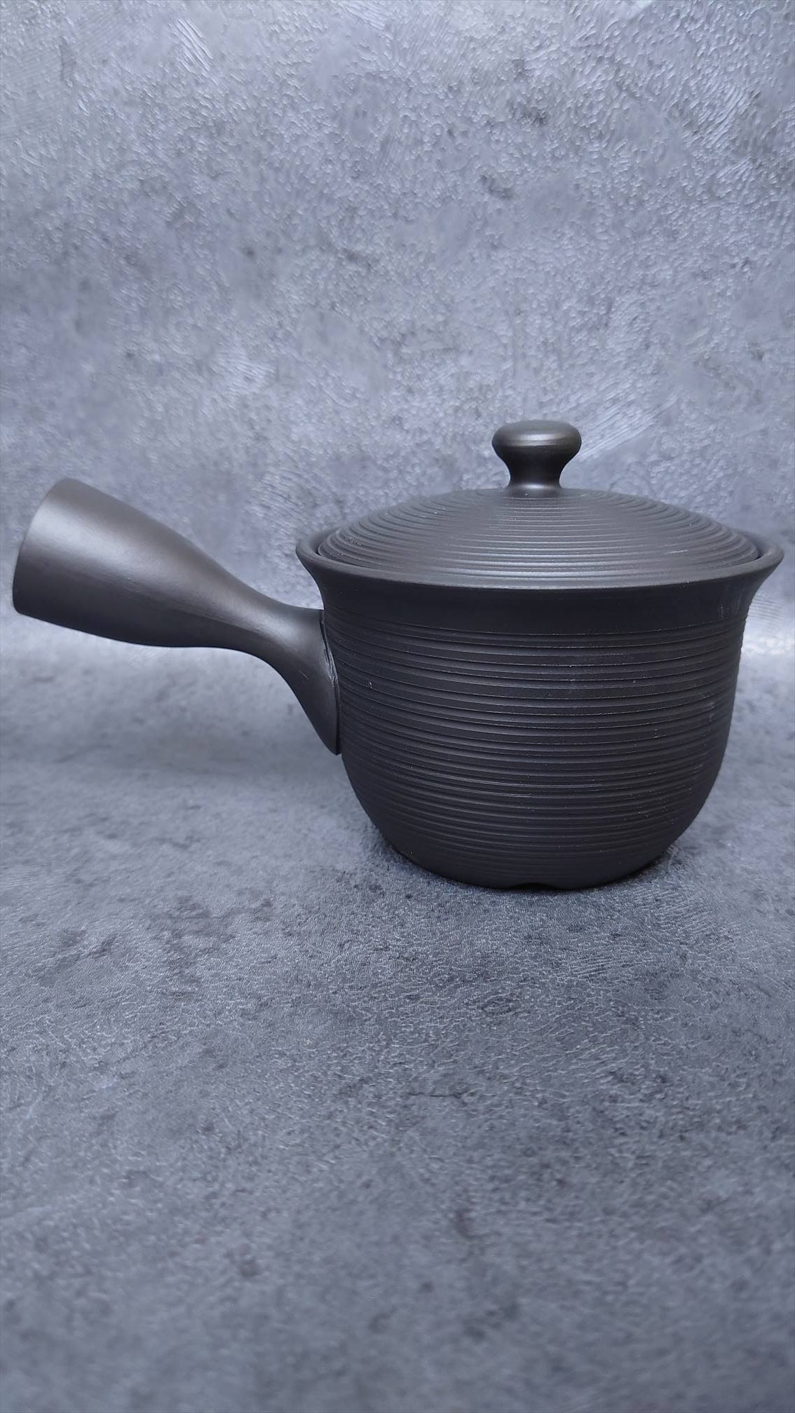 Teapot | Tokoname ware pottery | Black lily type tiered teapot | 330cc